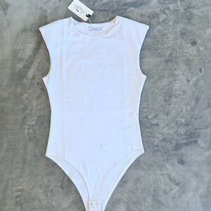 NWT Women’s Casual Sleeveless White Crewneck Thong Bodysuit, size small